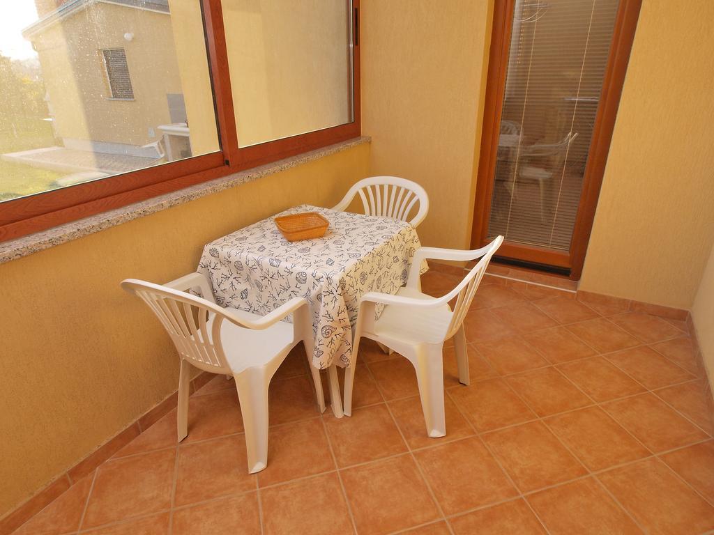 Apartments Fumica 954 Пула Екстериор снимка